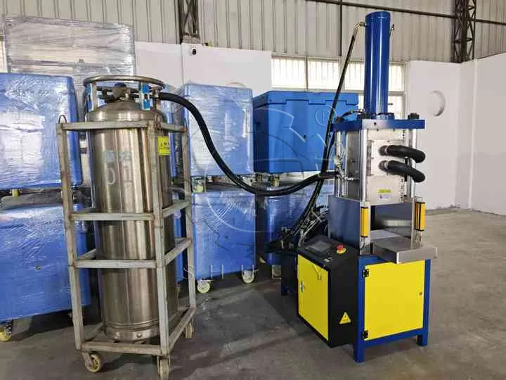 Liquid CO2 Storage Tank for dry ice block production